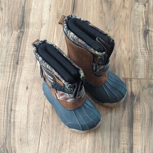NWT. Ozark Trail Brown And Camo Snow Boots Kids Size 7.